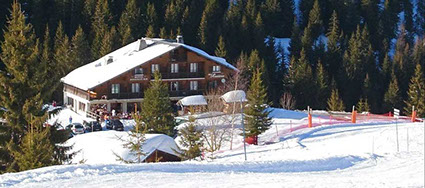 l'hôtel restaurant bar les Rosières est situé tout proche de la station de ski de la Clusaz en Haute Savoie, ouvert toute l'année