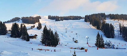 l'hôtel restaurant bar les Rosières est situé au pied des pistes du domaine skiable de Manigod La Croix Fry Haute Savoie France