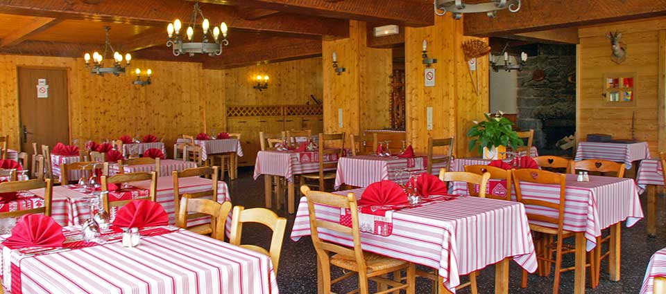 Le Restaurant Les Rosières est ouvert une grande partie de l'année n'hésitez pas à nous contacter pour réserver. fête de famille ou entre amis